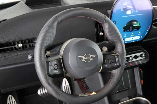 MINI Cabrio (2026) thumbnail 2