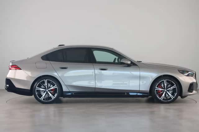 BMW i5 (2026) thumbnail 4