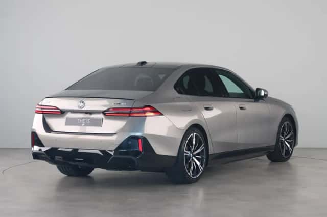 BMW i5 (2026) thumbnail 5