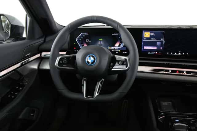 BMW i5 (2026) thumbnail 2
