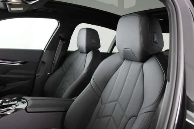 BMW i5 (2026) thumbnail 5