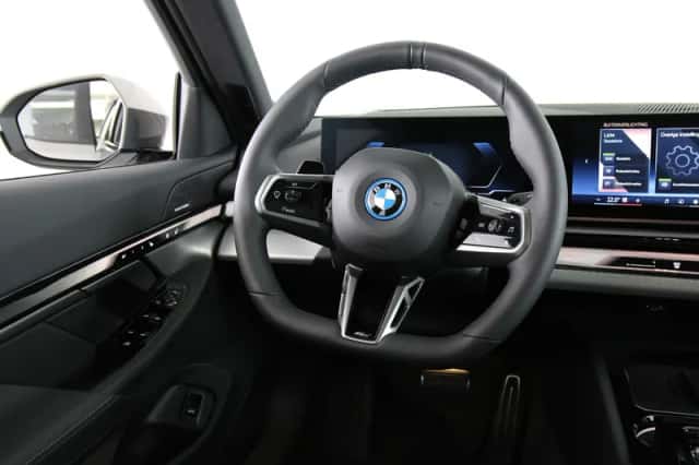 BMW i5 (2026) thumbnail 2