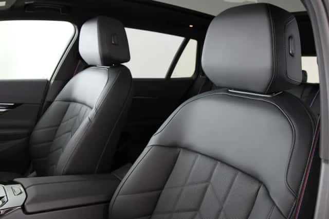 BMW i5 (2026) thumbnail 5