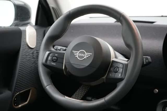 MINI Cooper (2025) thumbnail 2