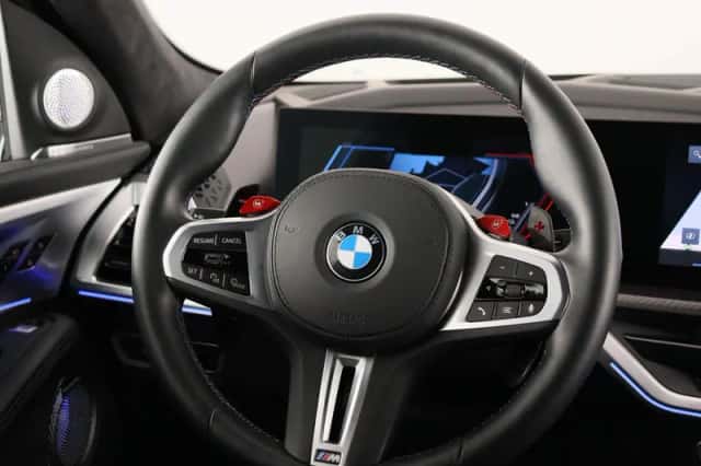 BMW XM (2024) thumbnail 2