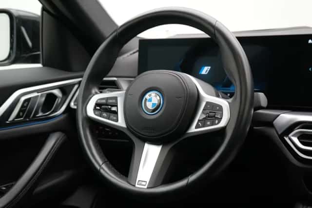 BMW i4 (2023) thumbnail 2