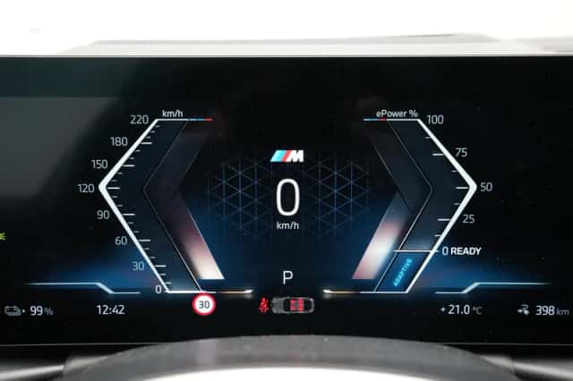 BMW i4 (2023) thumbnail 3