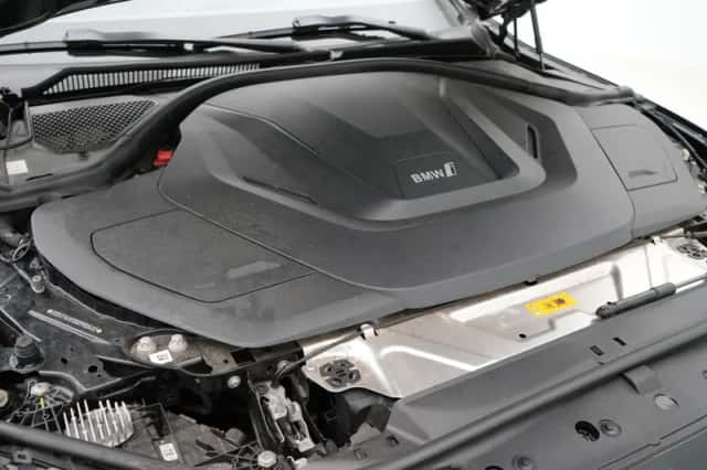 BMW i4 (2023) thumbnail 4