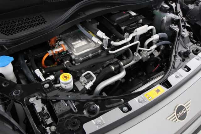 MINI Cooper (2024) thumbnail 4