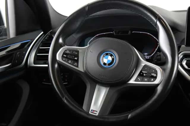 BMW iX3 (2023) thumbnail 2