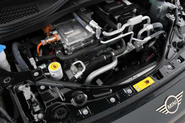 MINI Cooper (2024) thumbnail 4
