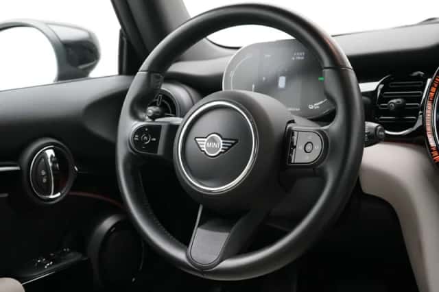 MINI Mini Electric (2022) thumbnail 2