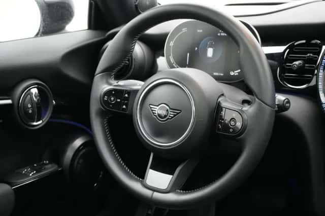 MINI Mini Electric (2022) thumbnail 2