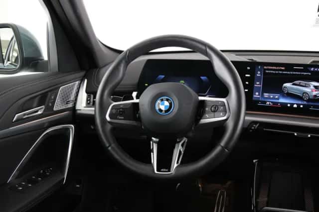 BMW iX1 (2025) thumbnail 2