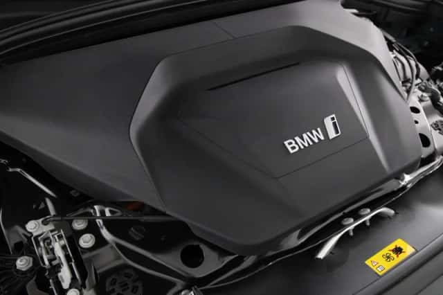 BMW iX1 (2025) thumbnail 4