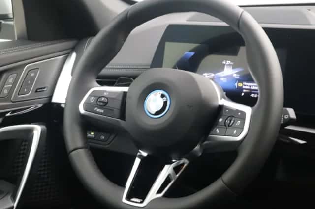 BMW iX1 (2026) thumbnail 2