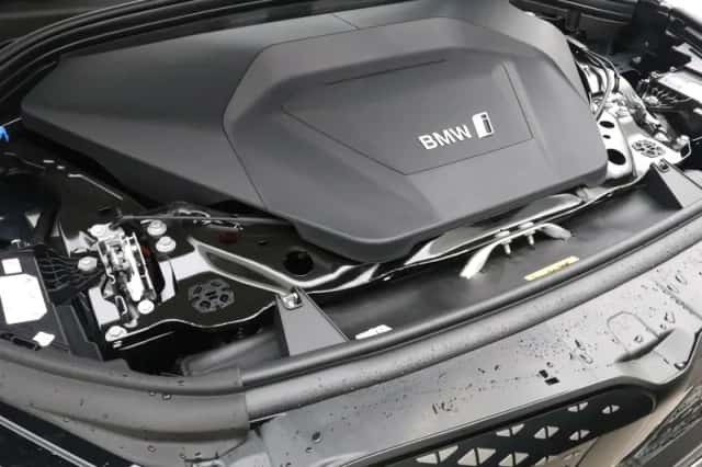BMW iX1 (2026) thumbnail 4