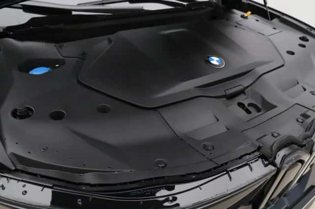 BMW iX3 (2026) thumbnail 3