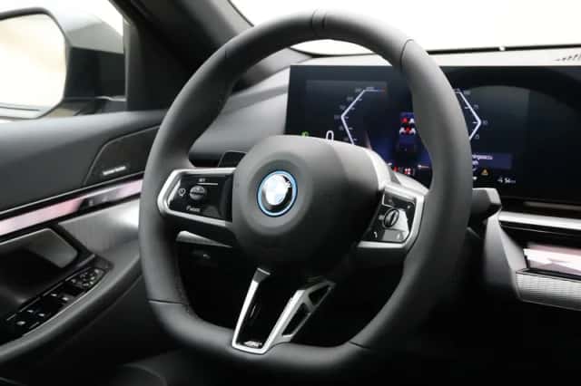 BMW i5 (2026) thumbnail 2