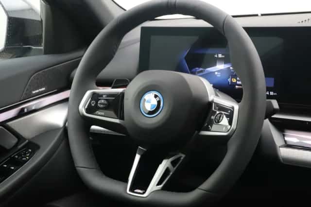 BMW i5 (2026) thumbnail 2