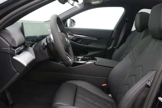 BMW i5 (2026) thumbnail 5