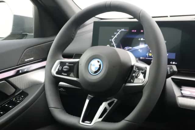 BMW i5 (2026) thumbnail 2