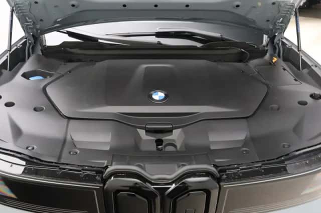 BMW iX3 (2026) thumbnail 4