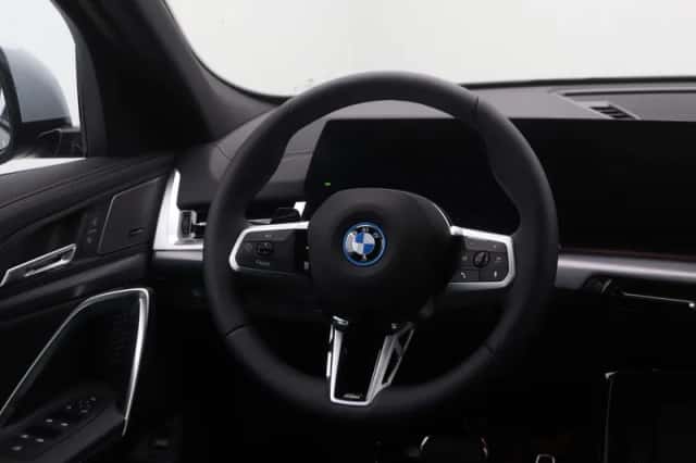 BMW iX2 (2026) thumbnail 2