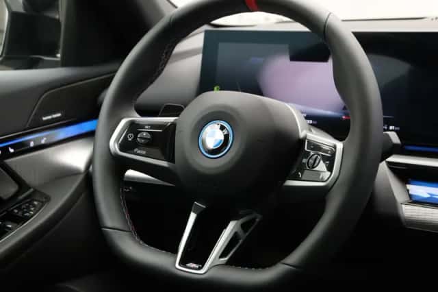 BMW i5 (2026) thumbnail 2