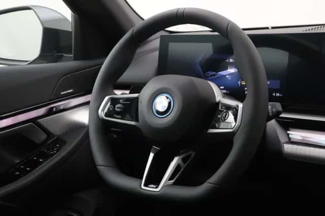 BMW i5 (2026) thumbnail 2