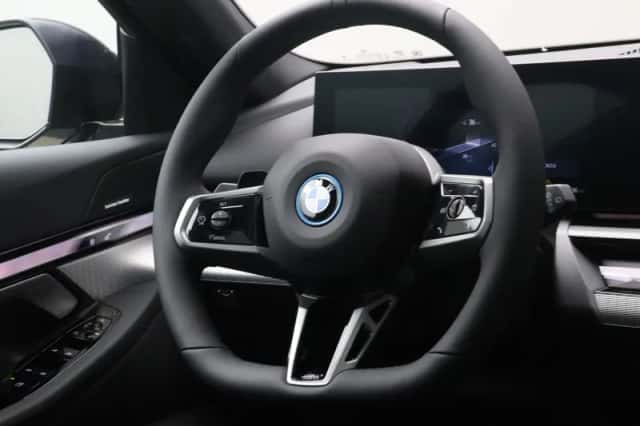 BMW i5 (2026) thumbnail 2