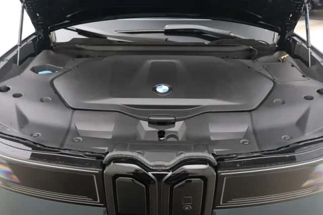 BMW iX3 (2026) thumbnail 4