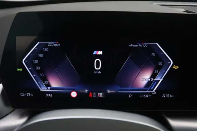 BMW iX1 (2025) thumbnail 3