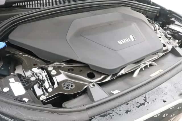 BMW iX1 (2025) thumbnail 4