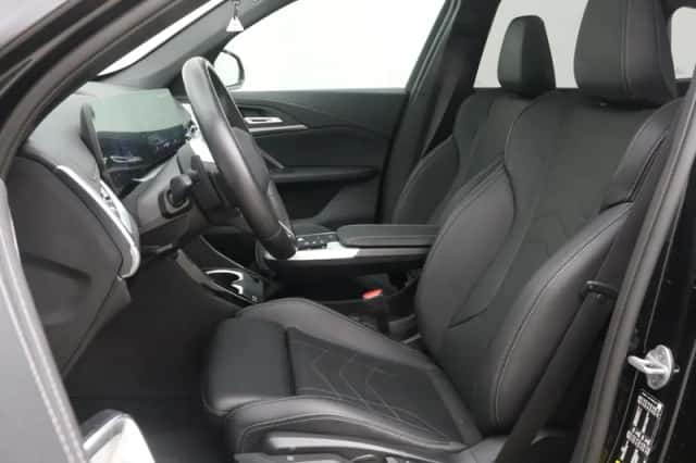 BMW iX1 (2025) thumbnail 4