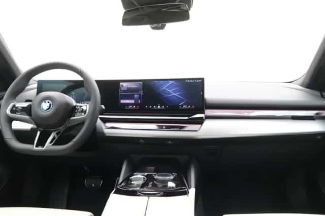 BMW i5 (2025) thumbnail 13