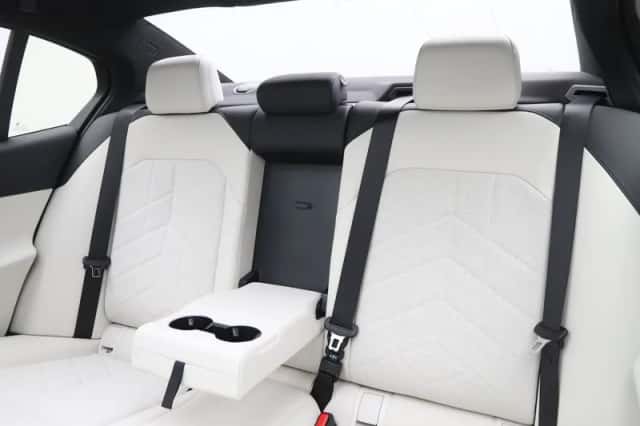 BMW i5 (2025) thumbnail 16