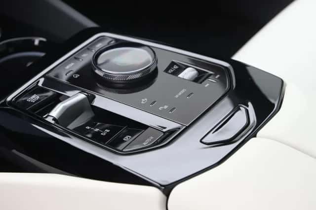 BMW i5 (2025) thumbnail 17