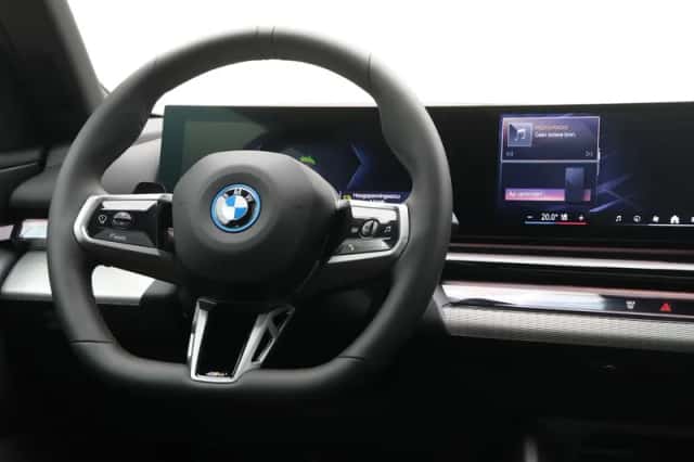 BMW i5 (2026) thumbnail 2