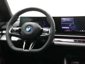 BMW i5 (2026) thumbnail 2