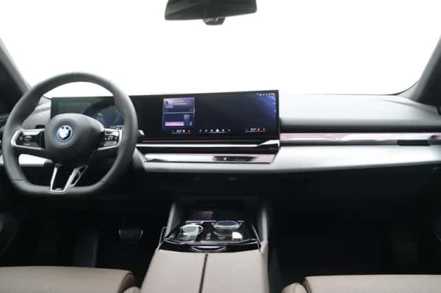 BMW i5 (2026) thumbnail 13