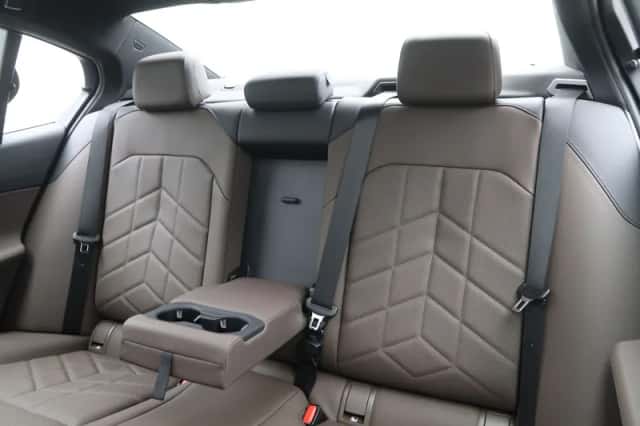 BMW i5 (2026) thumbnail 16
