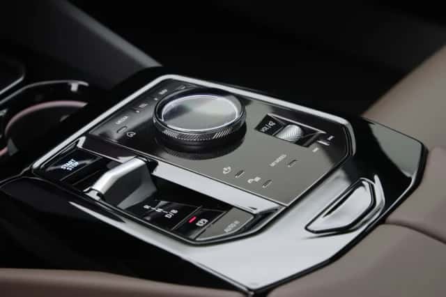 BMW i5 (2026) thumbnail 17
