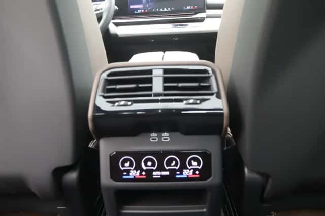 BMW i5 (2026) thumbnail 18