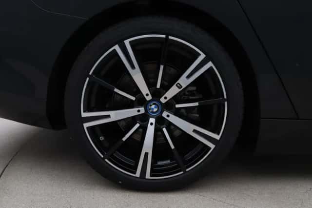 BMW i5 (2026) thumbnail 19