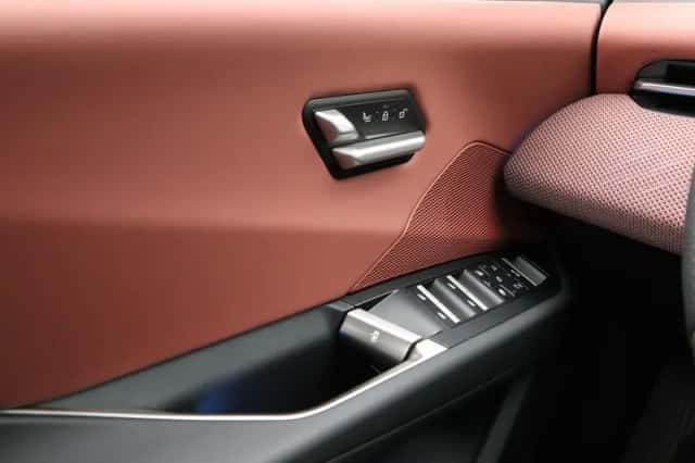 BMW iX3 (2026) thumbnail 15