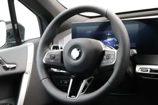 BMW iX (2026) thumbnail 2