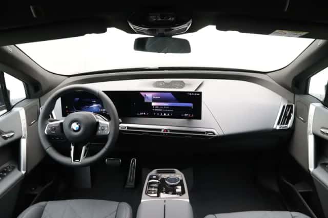 BMW iX (2026) thumbnail 12