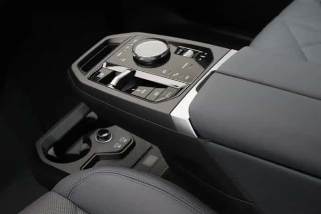 BMW iX (2026) thumbnail 16