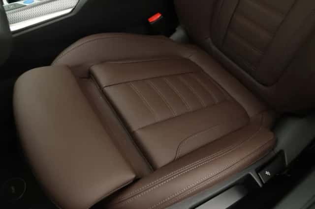 BMW i4 (2026) thumbnail 18